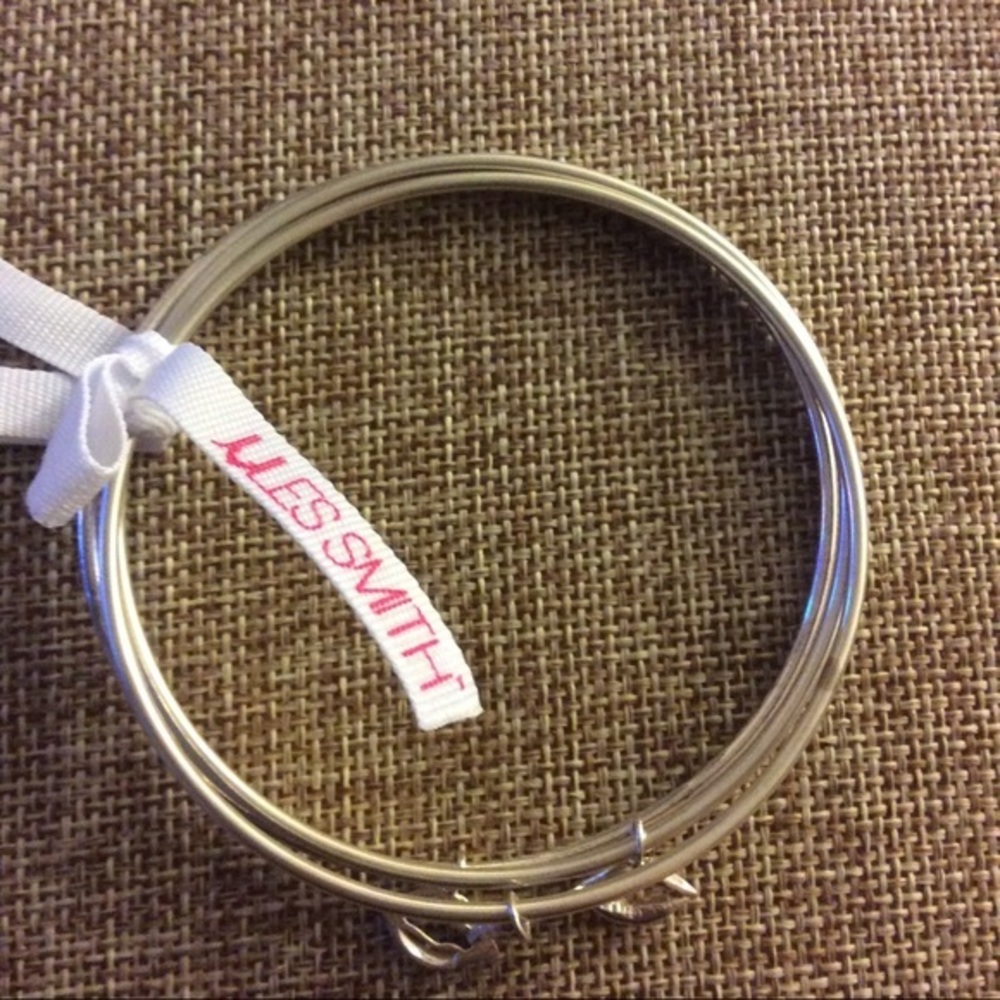 NEW Set of 3 Silvertone Lips Bangle Bracelets